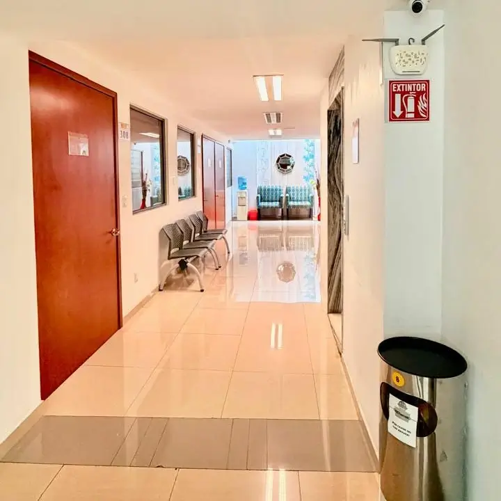 Pasillo de instalaciones de Médéric Hospital en Guadalajara