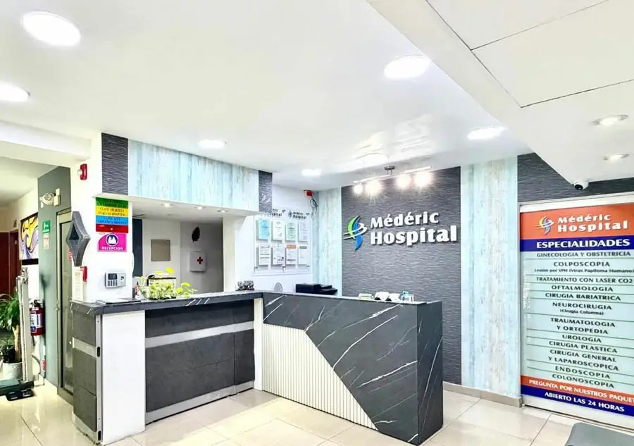 Área de recepción de Médéric Hospital en Guadalajara